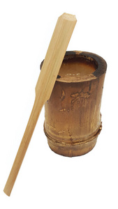 木竹杯壶上白色的背景 性质包装样式 木炭篮孤立
