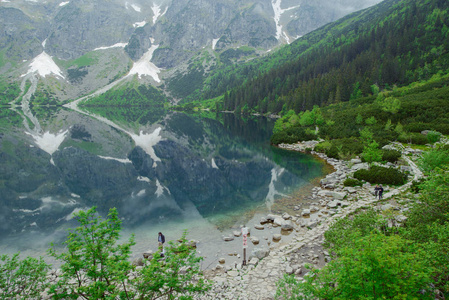 高山湖夏季