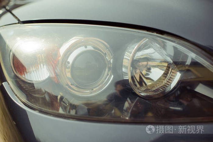 汽车大灯的特写