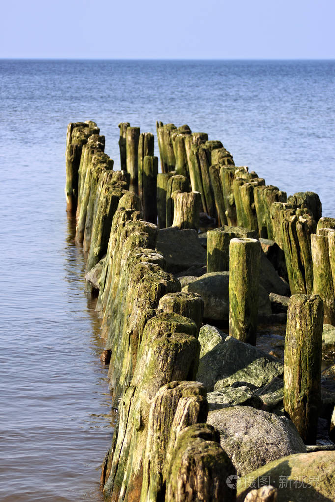 波罗的海沿岸的老德国防波堤