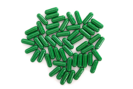 集团绿色胶囊一堆抗生素胶囊药丸在水泡包装. 医药包装.