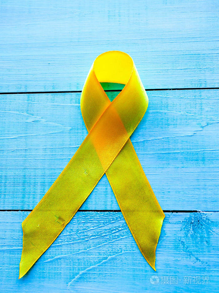 童年癌症的日子.在蓝色背景上的黄丝带照片-正版商用图片0x6w42-摄图