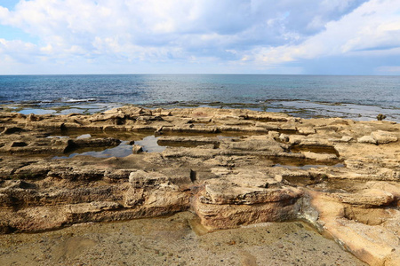 地中海沿岸的岩石海岸