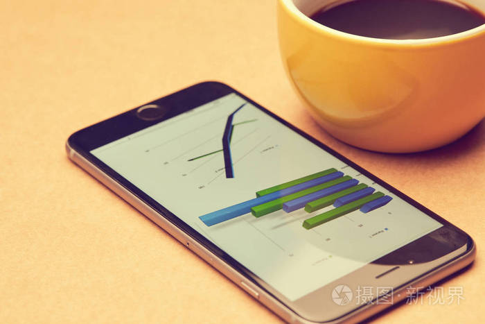 商务智能手机在桌子上