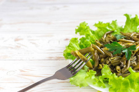 炖豆角。健康食品和素食概念