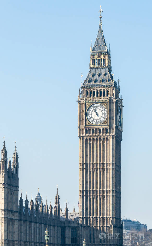 西边的伦敦大本钟威斯敏斯特塔 a