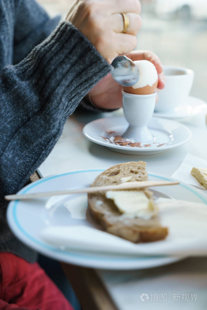 早饭吃鸡蛋的人