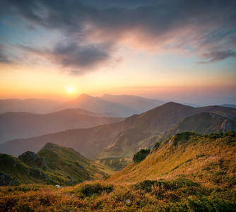 期间日落山