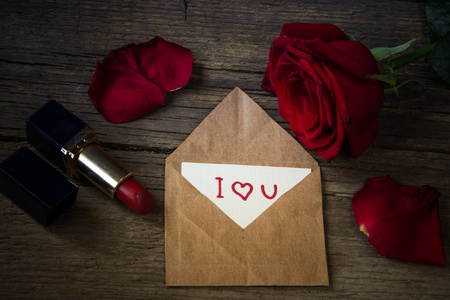 与文本的明信片我爱你，红色的口红 玫瑰花和她