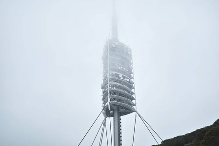 大雾天电视塔
