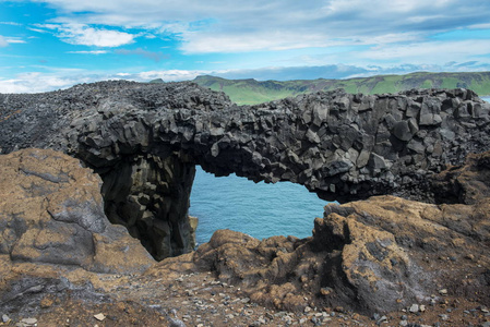 桥的六边形玄武岩柱，冰岛