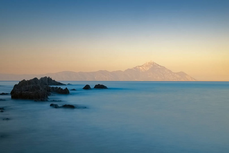 长时间曝光日落海景图片