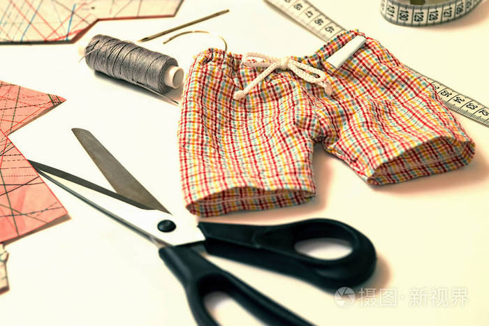 缝纫，修理东西自己。你自己的时尚