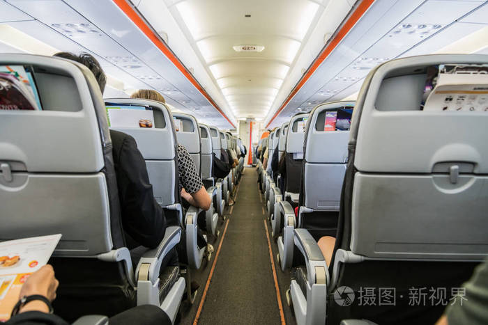 与乘客座位等待起飞的飞机