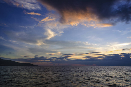 与水 日落海景 红色天空的夕阳的天空