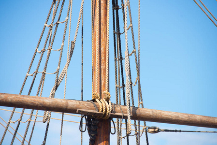 索具和绳索的木制帆船