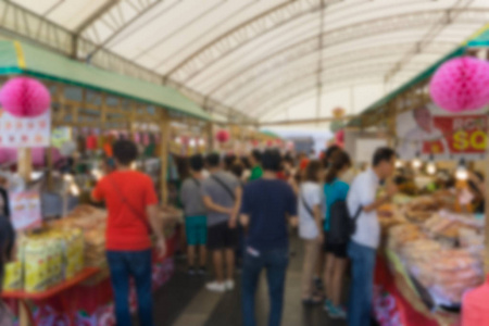 室内市场食品摊档的抽象模糊形象