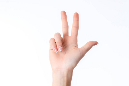 人类的手势，显示孤立在白色背景上的三根手指