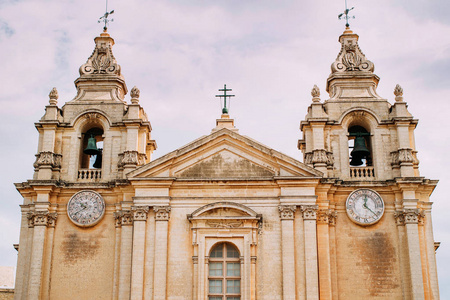 马耳他岛上Mdina教堂的景色。