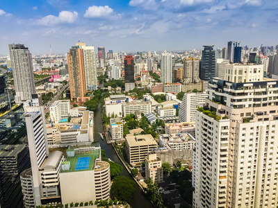 商业区摩天大楼林立的大城市的天际线