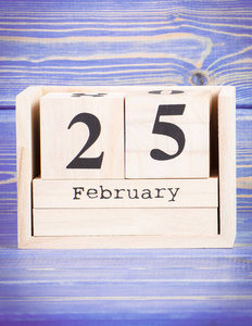 2 月 25 日。2 月 25 日木多维数据集的日历上的日期