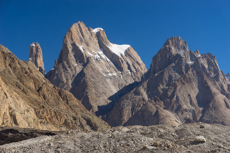 塔塔悬崖和大教堂塔，K2 迷航，斯卡杜 吉尔吉特 P