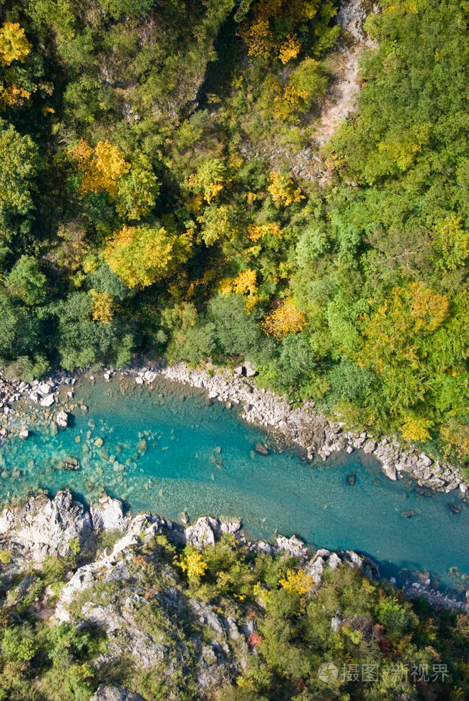 绿松石山河鸟瞰图