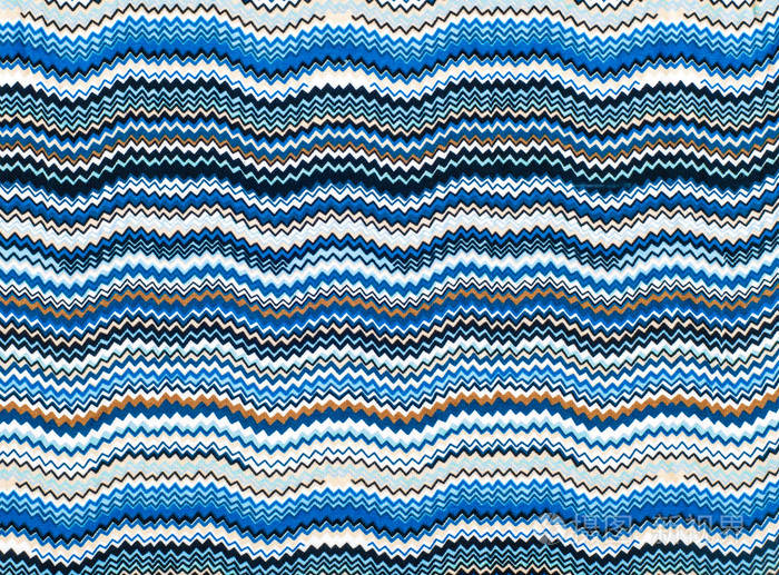 一种精细的开口织物,通常是由缠绕或编织线在图案中制成的棉花或丝绸