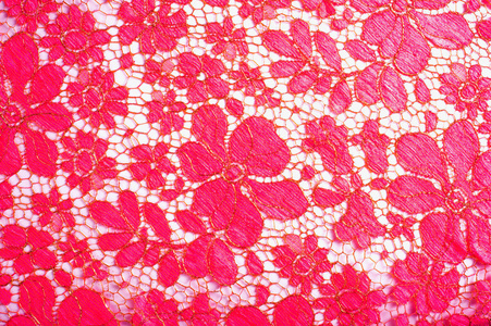 纹理花边。 一种精细的开口织物，通常是由缠绕或编织线在图案中制成的棉花或丝绸，特别是用于裁剪服装。