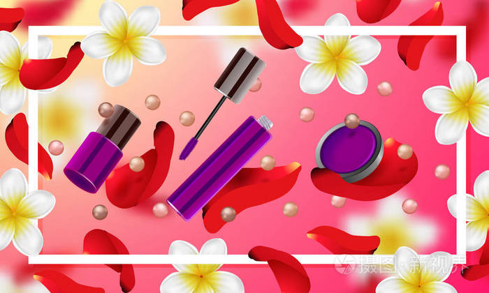 用的化妆品弥补配件美容店。夏季或弹簧背景与热带花卉和玫瑰花瓣