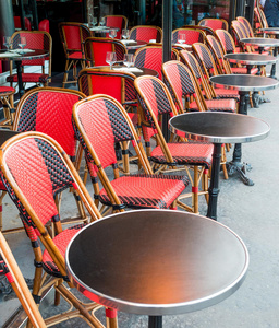 法国巴黎的空咖啡露台