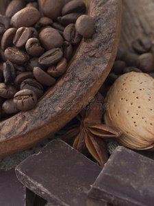 咖啡豆巧克力和杏仁