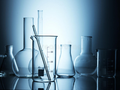 隔离实验室玻璃器皿实验室玻璃器皿中蓝色化学实验室玻璃器皿显微镜