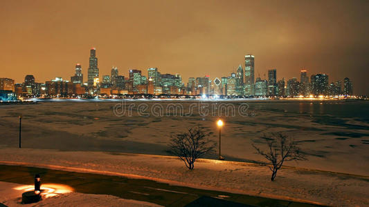 夜雪中的芝加哥天际线