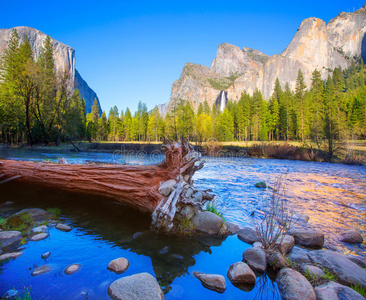 约塞米蒂梅塞德河el capitan和半圆顶