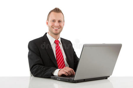 成功的商人，带着笔记本电脑白人背景下的男人