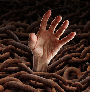 双手打破枷锁迷人的女士试图摆脱枷锁解开枷锁老链或用于锁定囚犯或