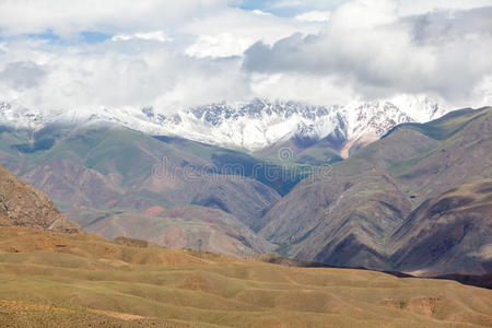 范围 春天 风景 斯通 场景 吉尔吉斯斯坦 小山 岩石 亚洲