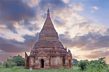 古代 pagodain 从缅甸蒲甘日出时的景观