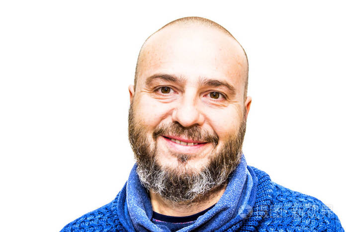 白色背景上的胡子的英俊秃顶男人