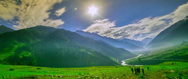 与印度 Sonamarg，查谟和克什米尔邦雪美丽山景