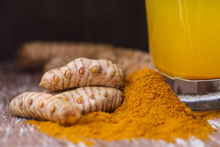 姜黄根和粉图片