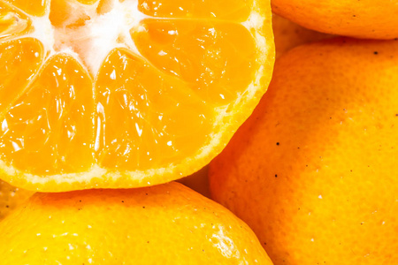 许多柑橘类水果