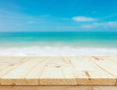 木桌和海风景背景