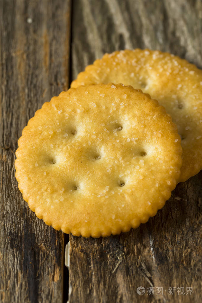 圆的咸黄色饼干