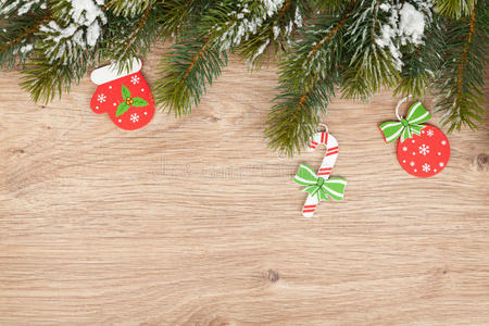 圣诞冷杉树和装饰