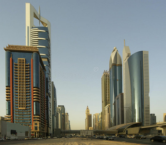 迪拜谢赫扎耶德路现代摩天大楼图片