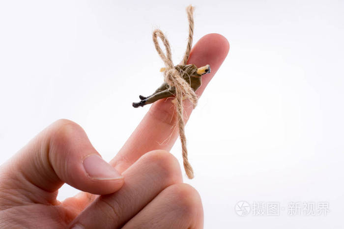 男人图绑手的手指