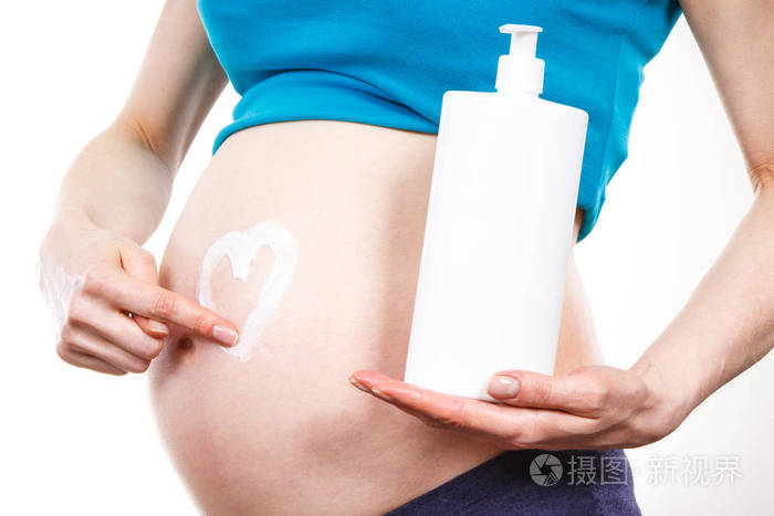 孕妇保湿乳液施加肚皮，避免妊娠纹