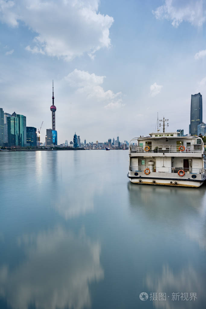 上海的黄浦江畔的地标